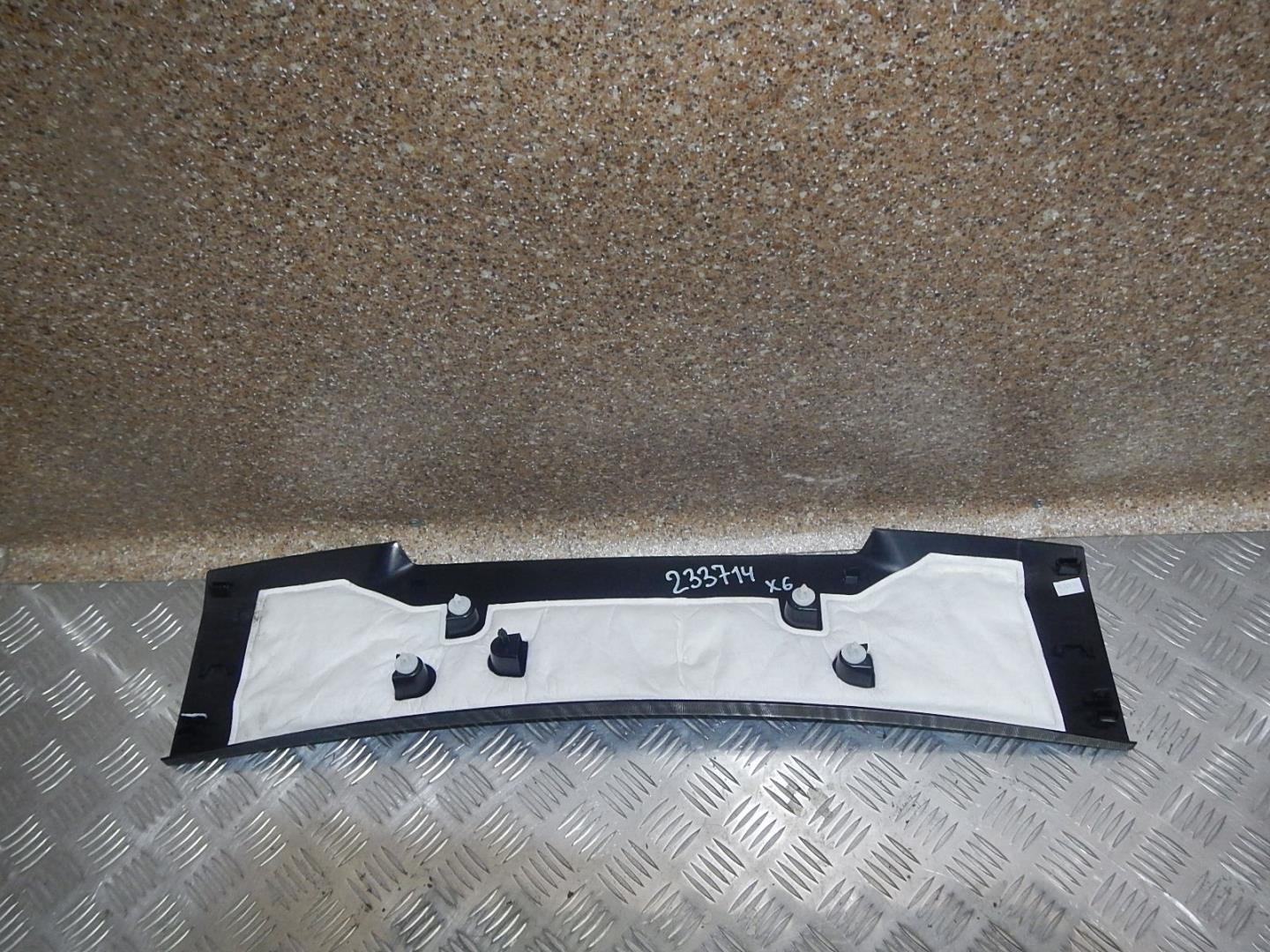 Обшивка двери багажника