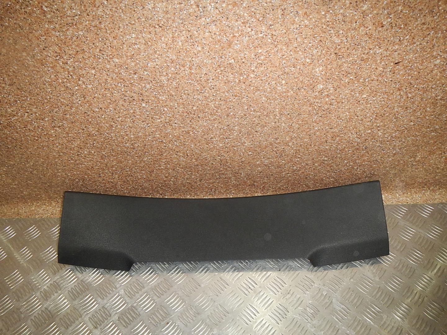 Обшивка двери багажника