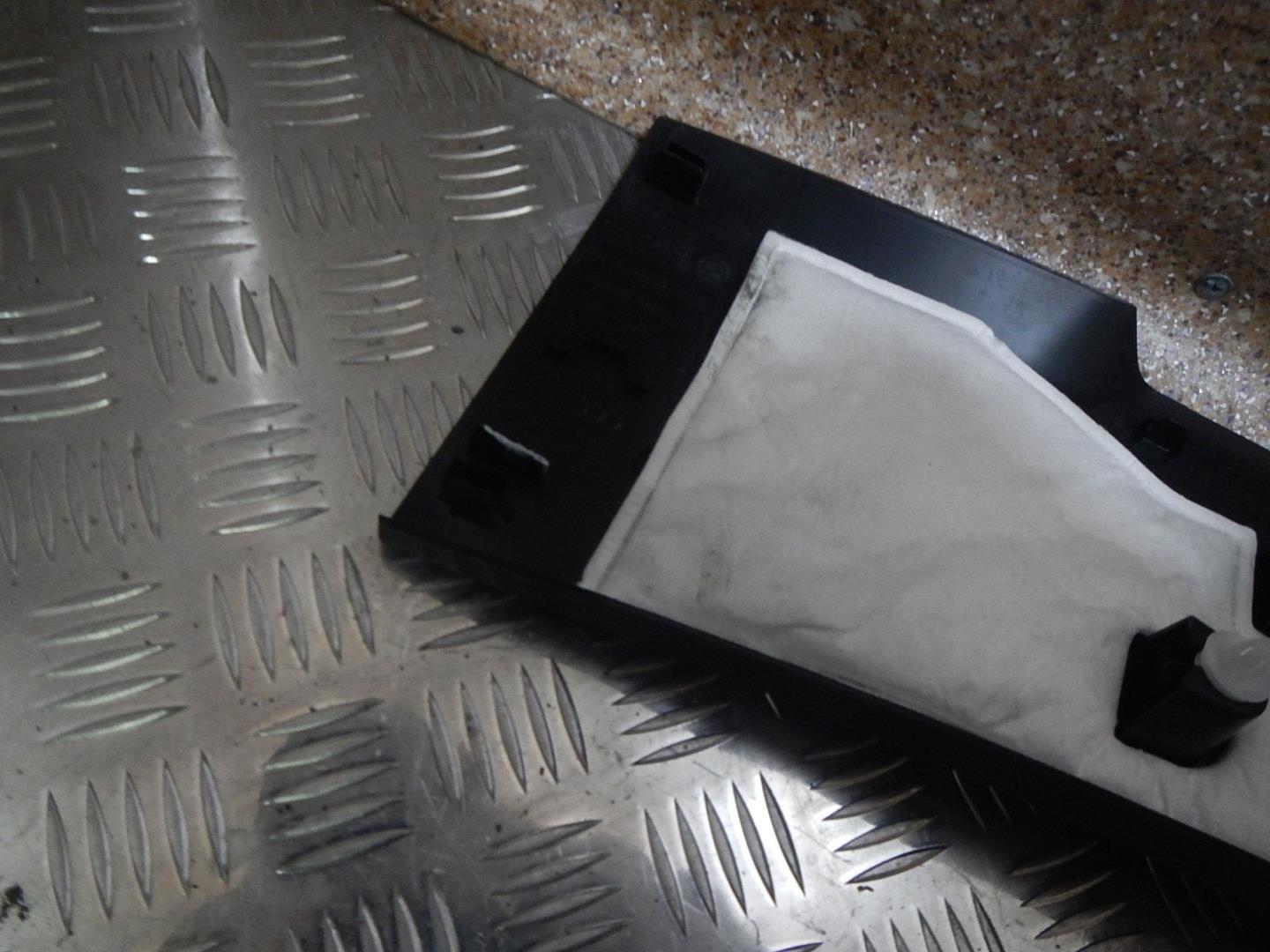 Обшивка двери багажника