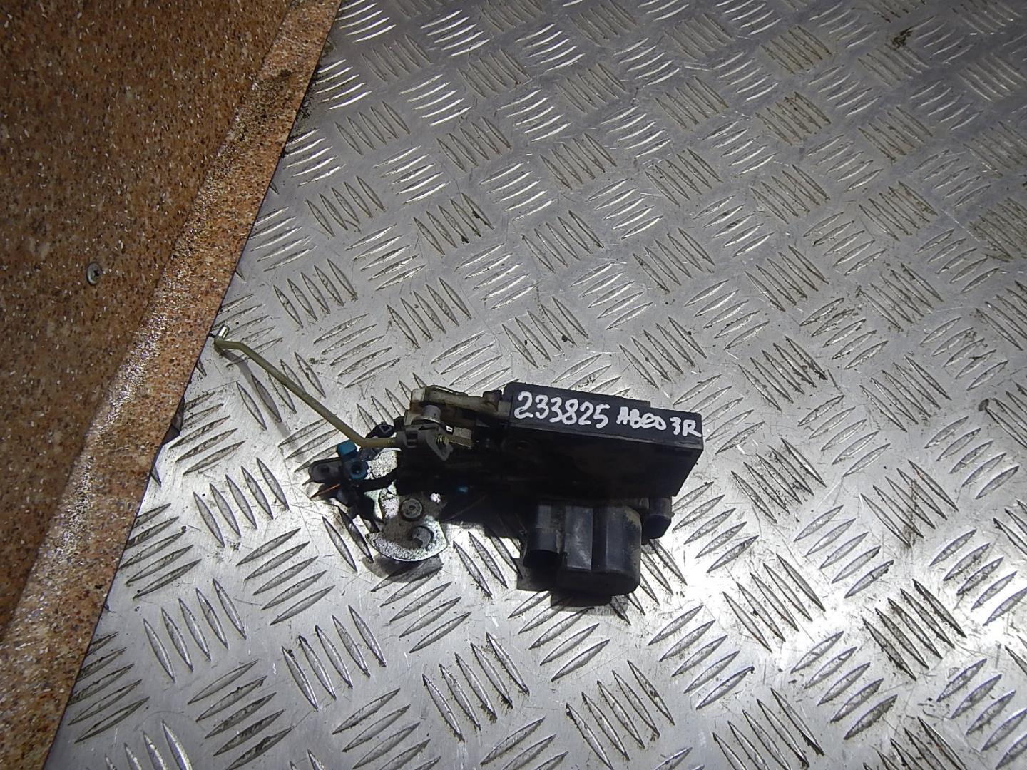 Замок двери задней правой