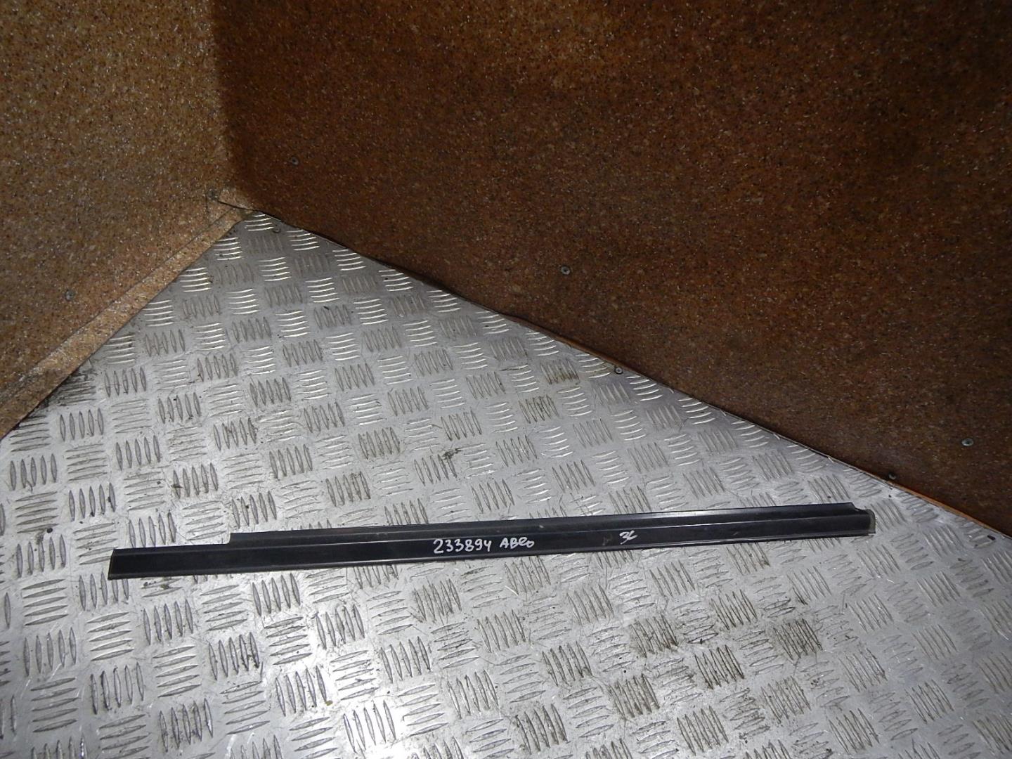 Накладка стекла заднего левого