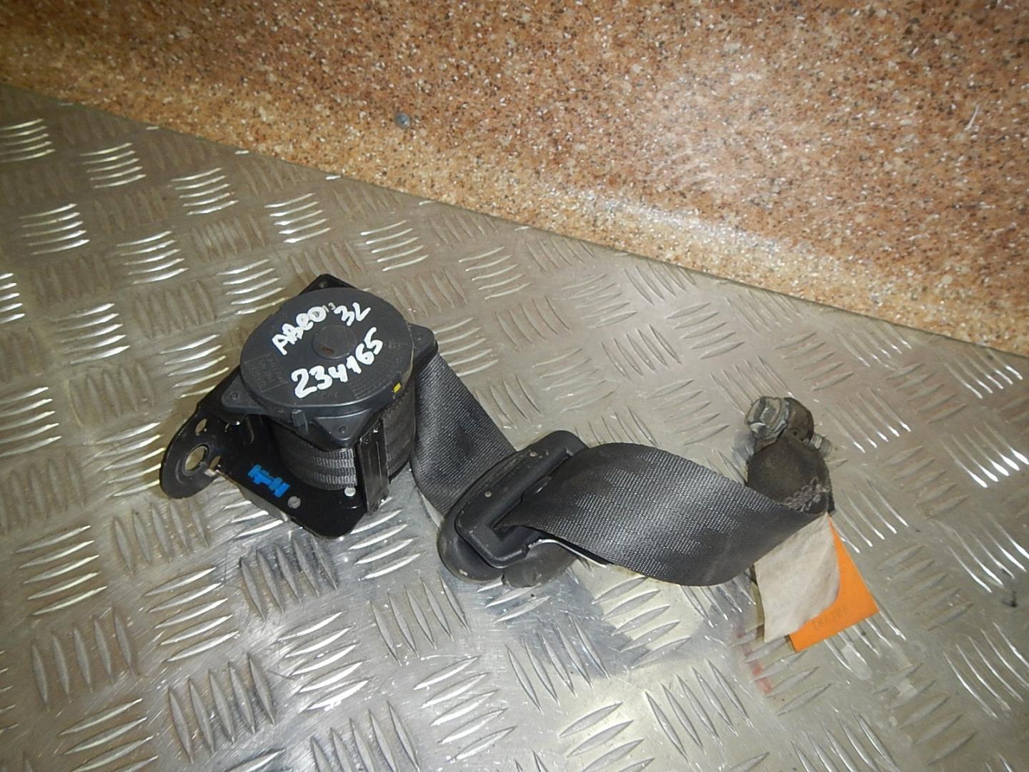 Ремень безопасности