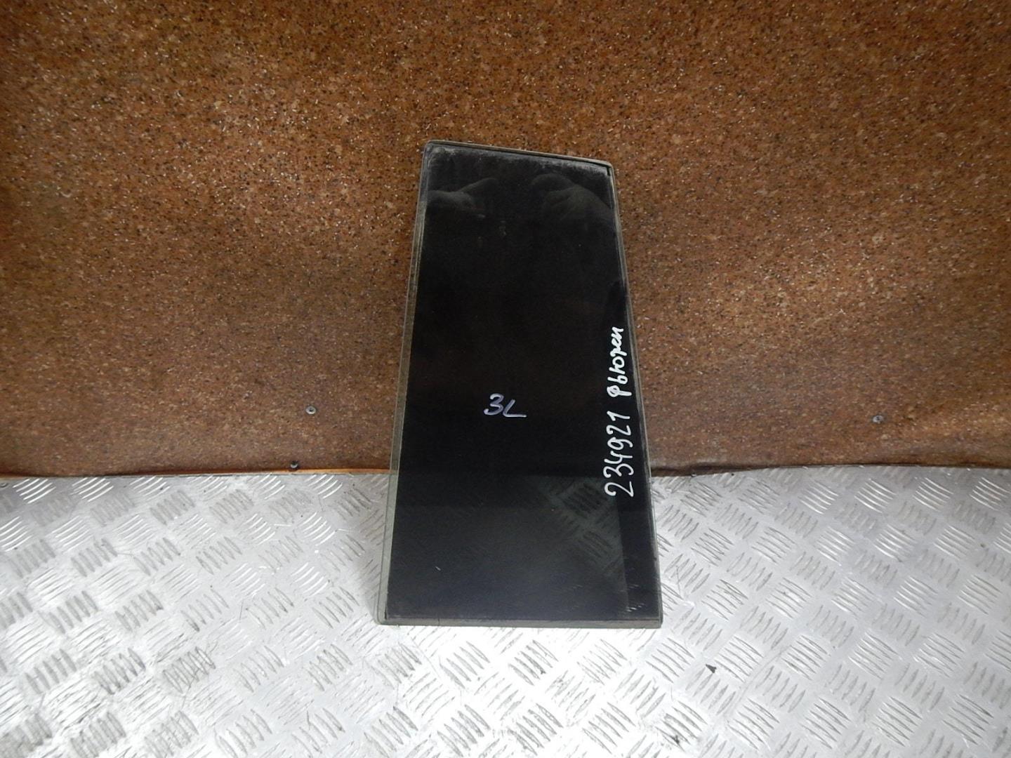 Стекло двери задней левой (форточка)