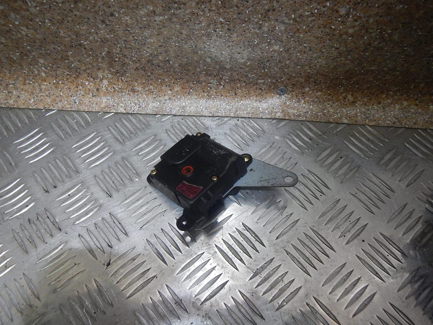 Моторчик заслонки печки