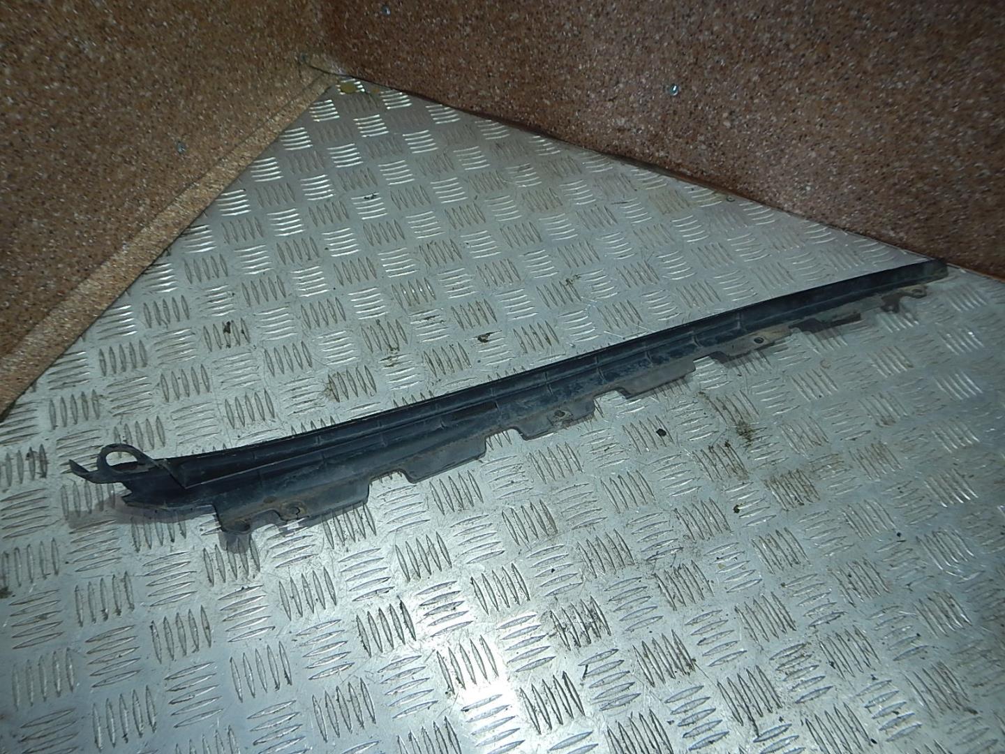 Молдинг лобового стекла