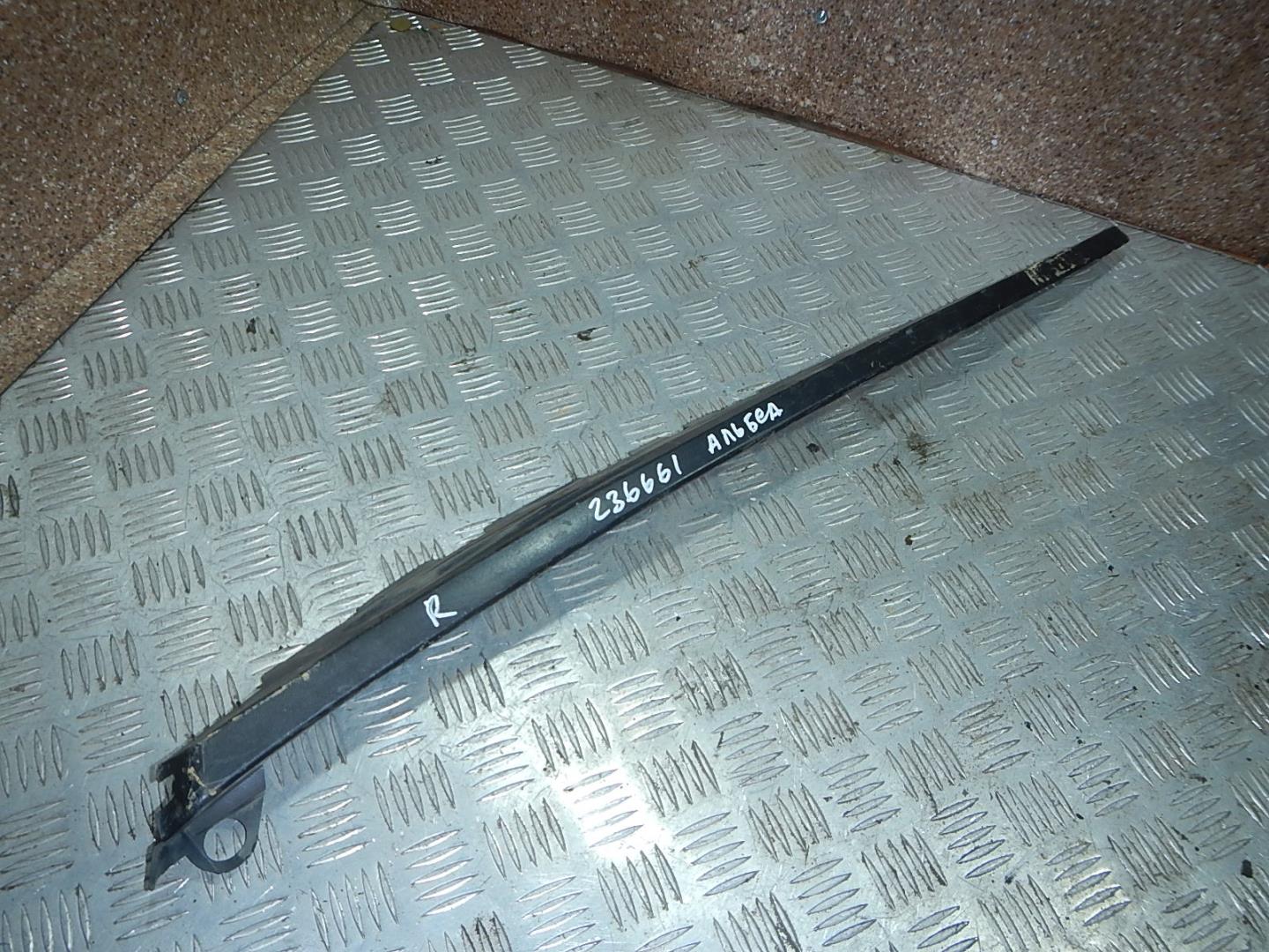 Молдинг лобового стекла