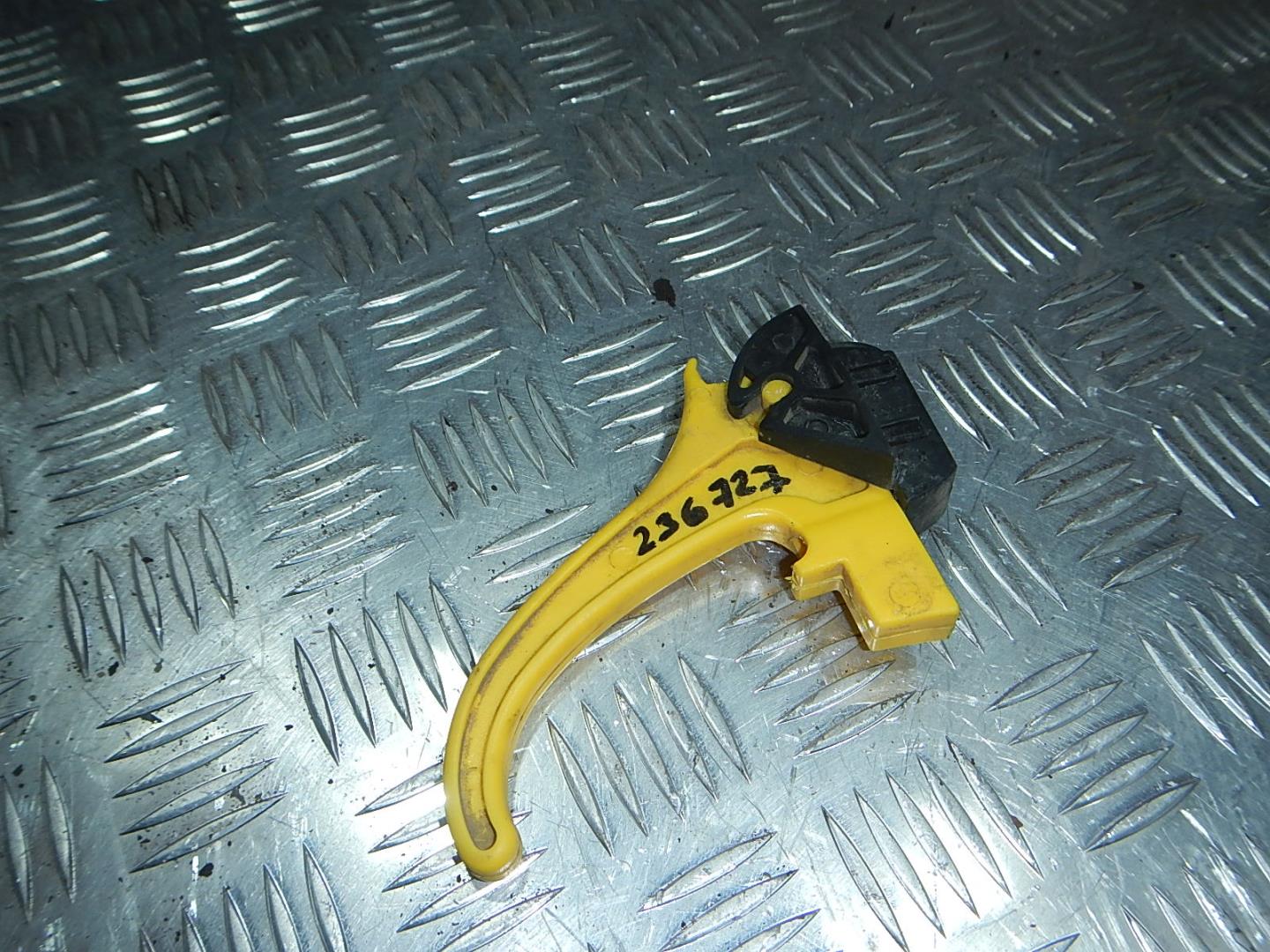 Ручка открывания капота