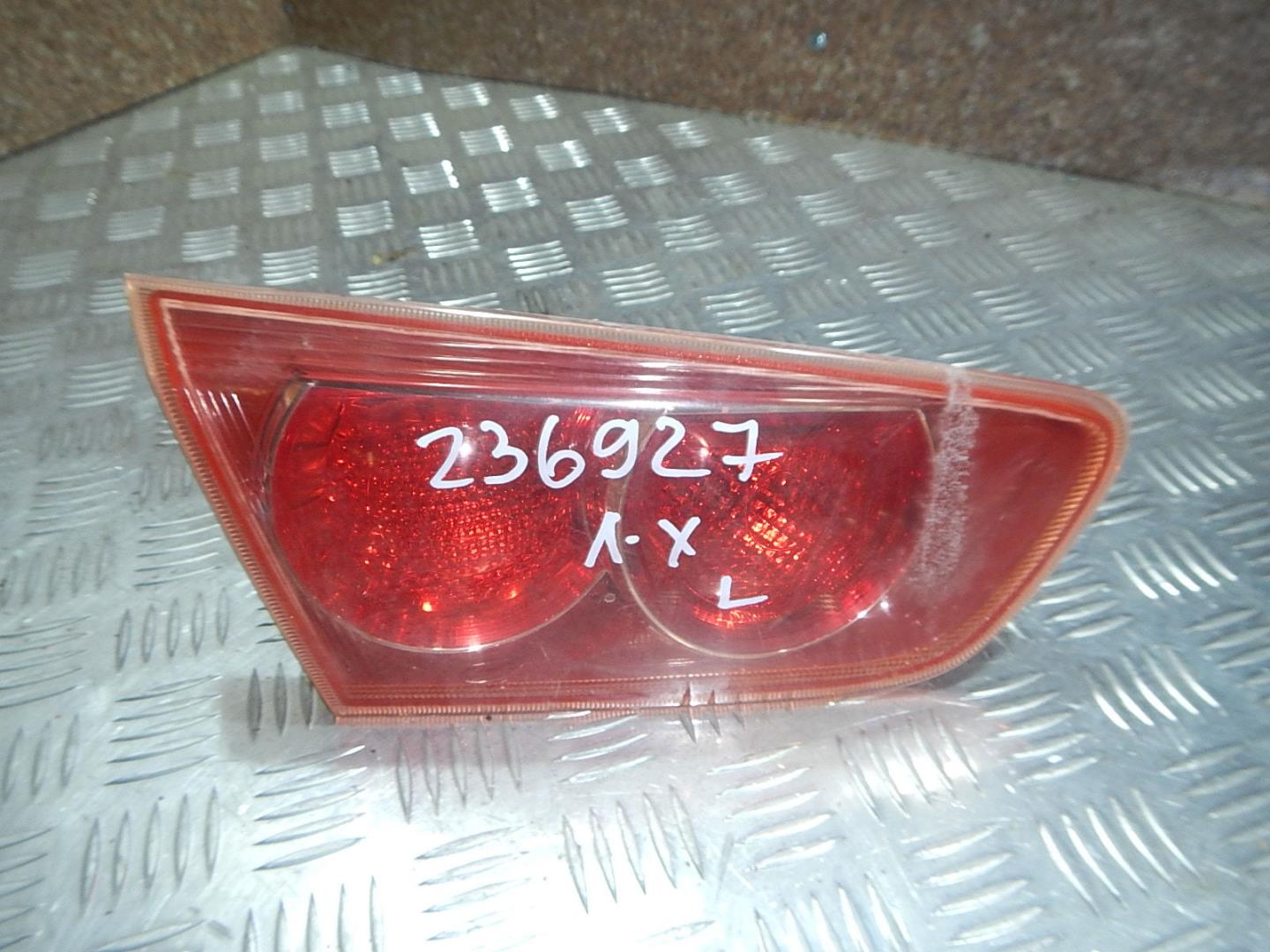 Фонарь задний внутренний левый