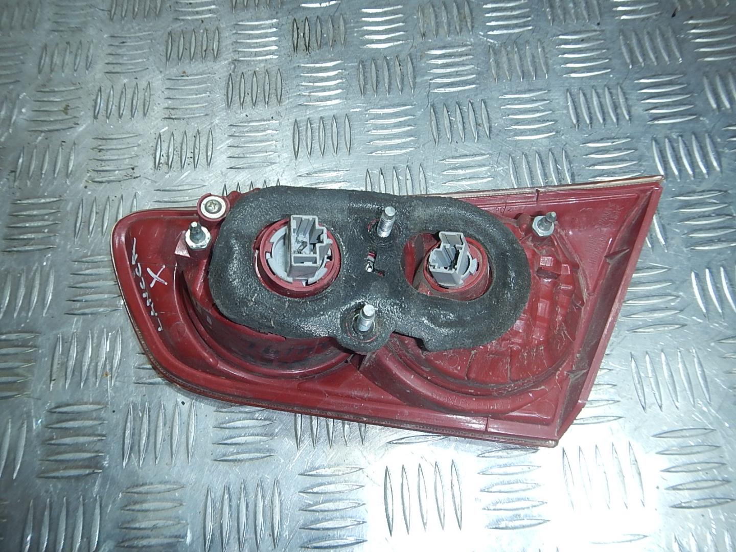 Фонарь задний внутренний левый