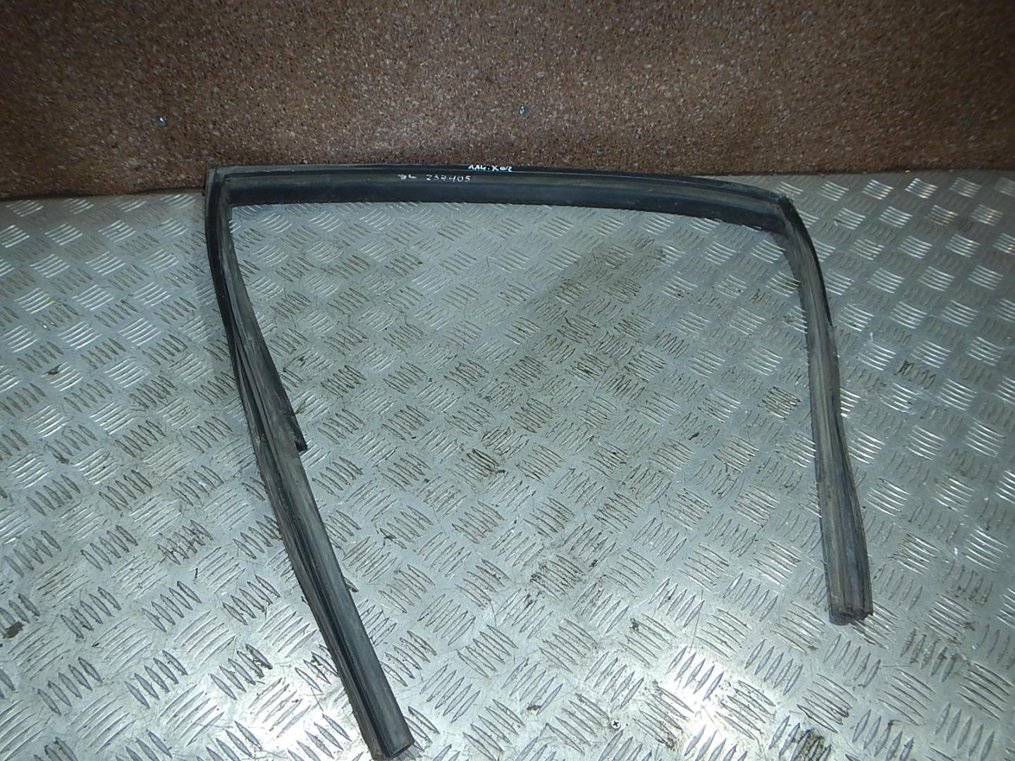 Уплотнитель стекла двери