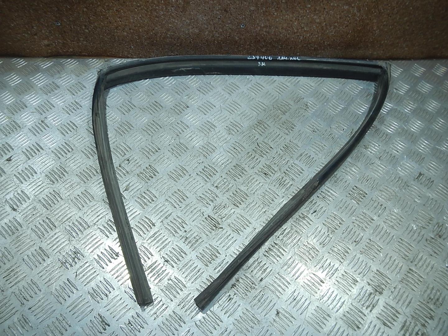 Уплотнитель стекла двери