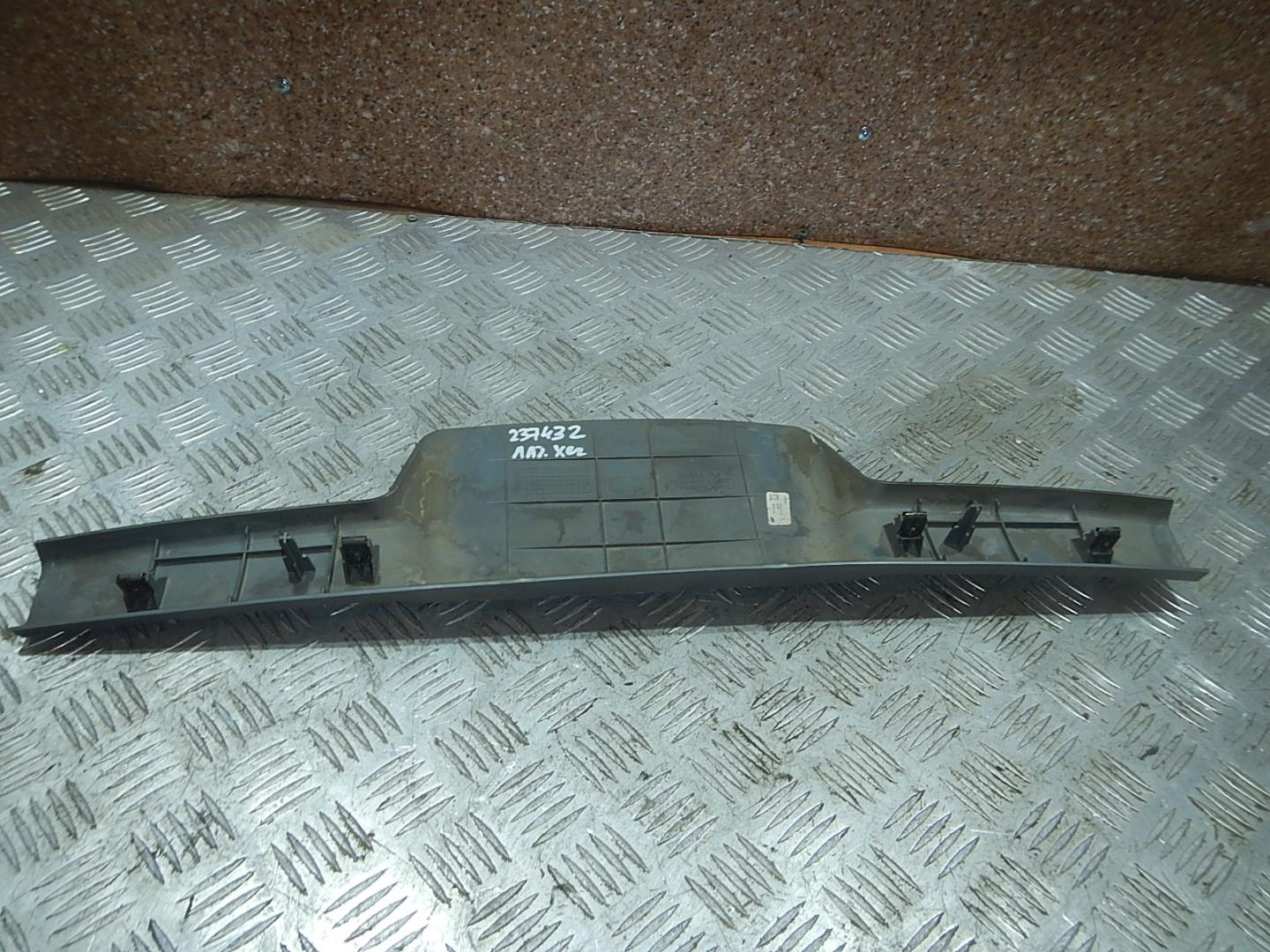 Накладка двери багажника