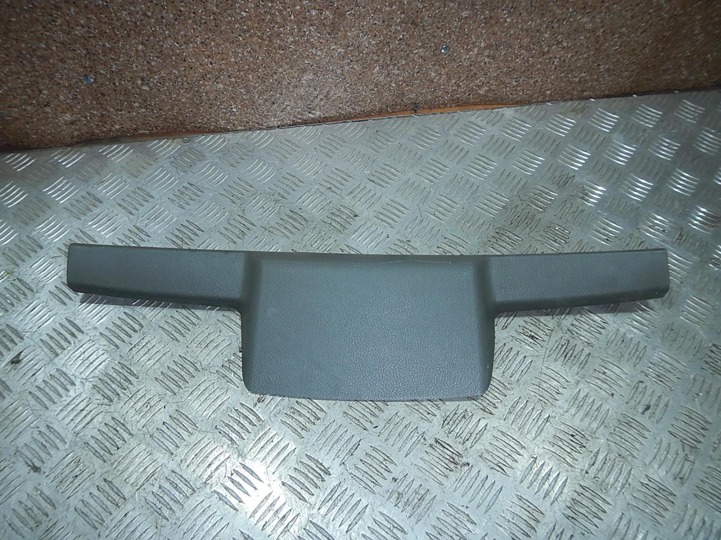 Накладка двери багажника