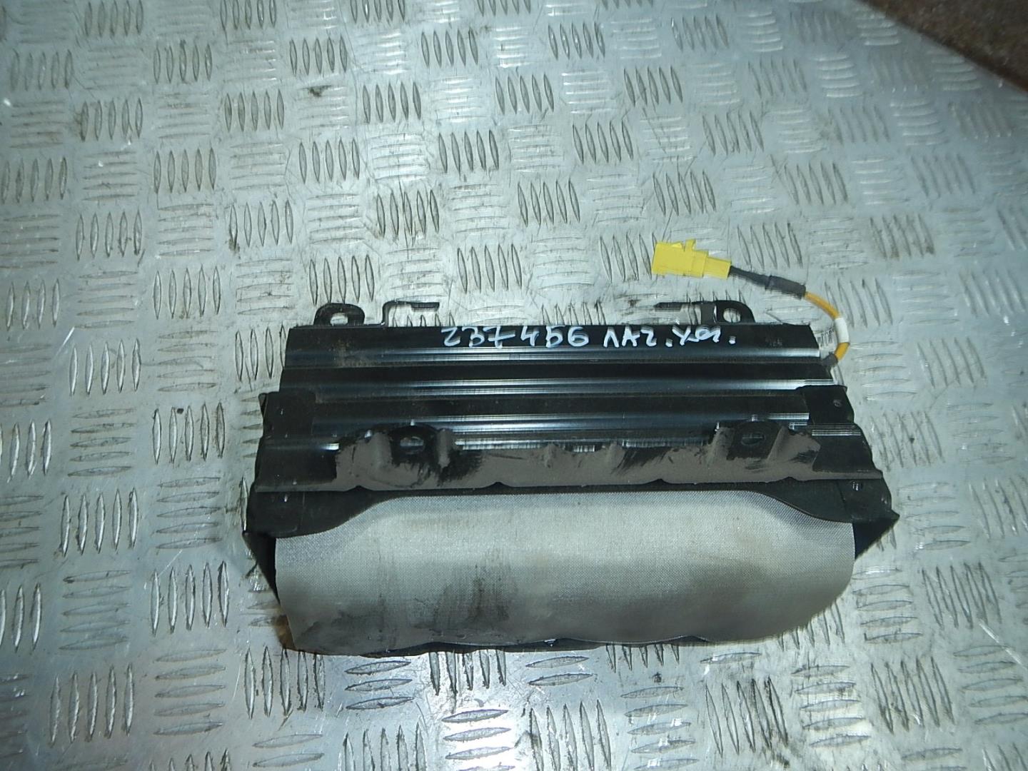 Подушка безопасности пассажирская (в торпедо)