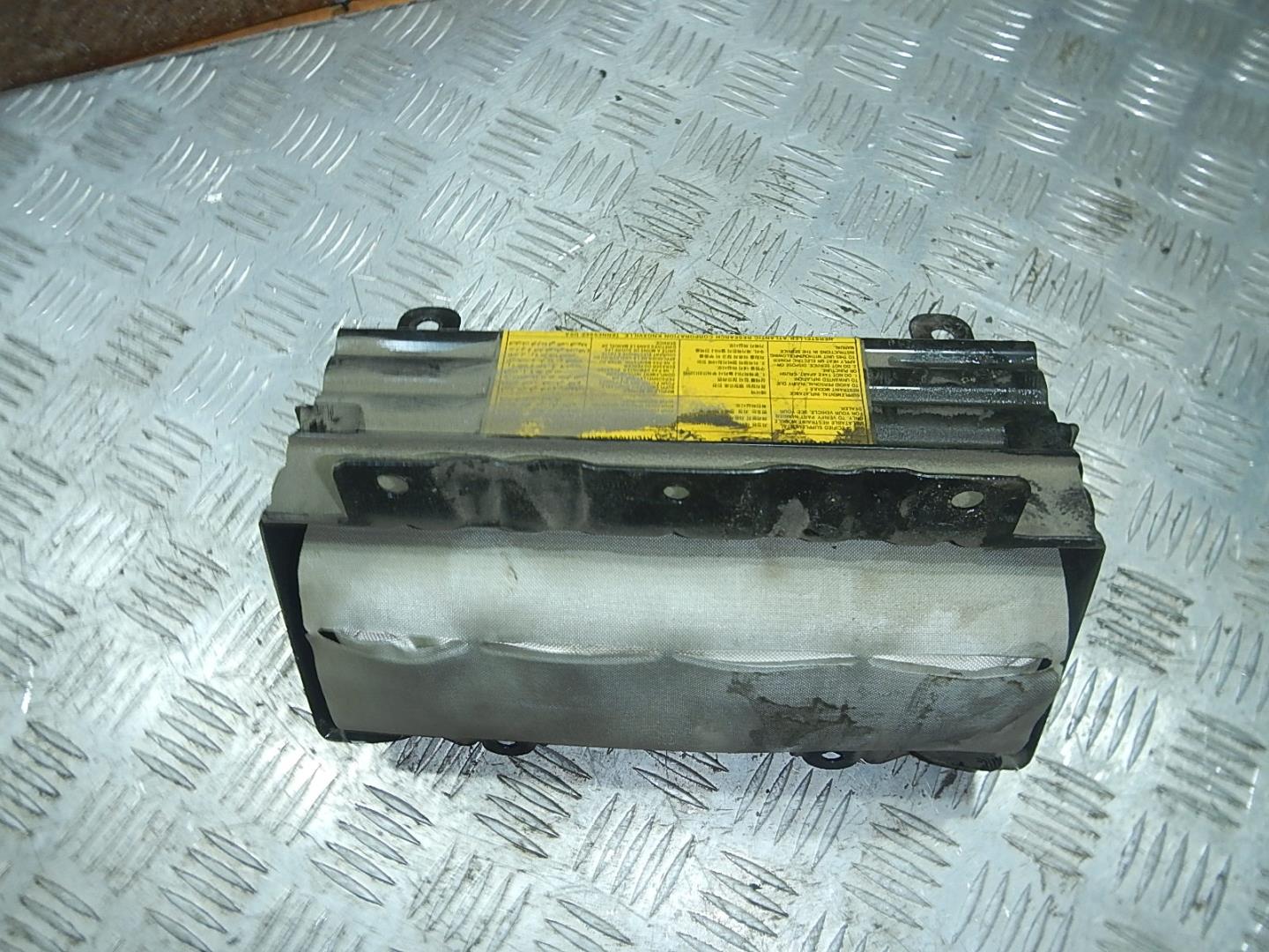 Подушка безопасности пассажирская (в торпедо)