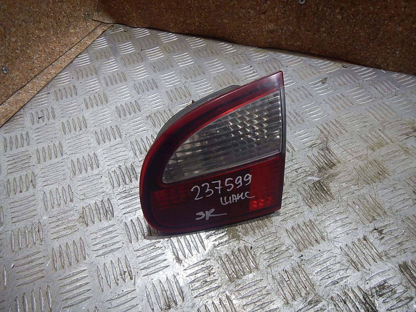 Фонарь задний внутренний правый