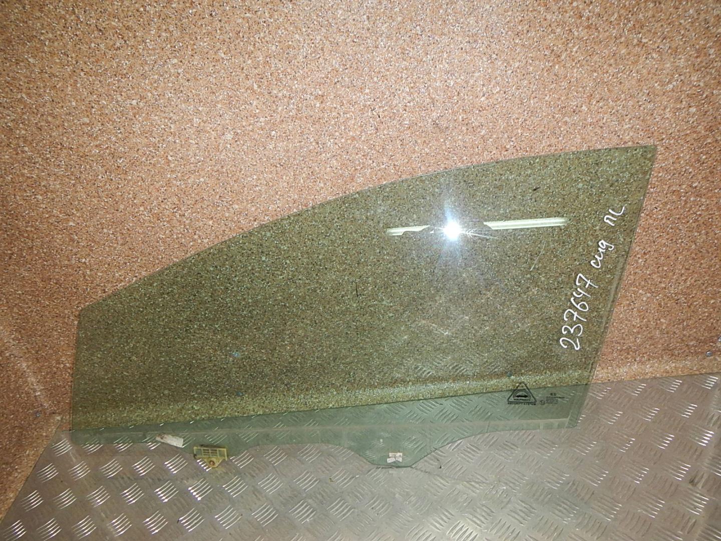 Стекло двери передней левой