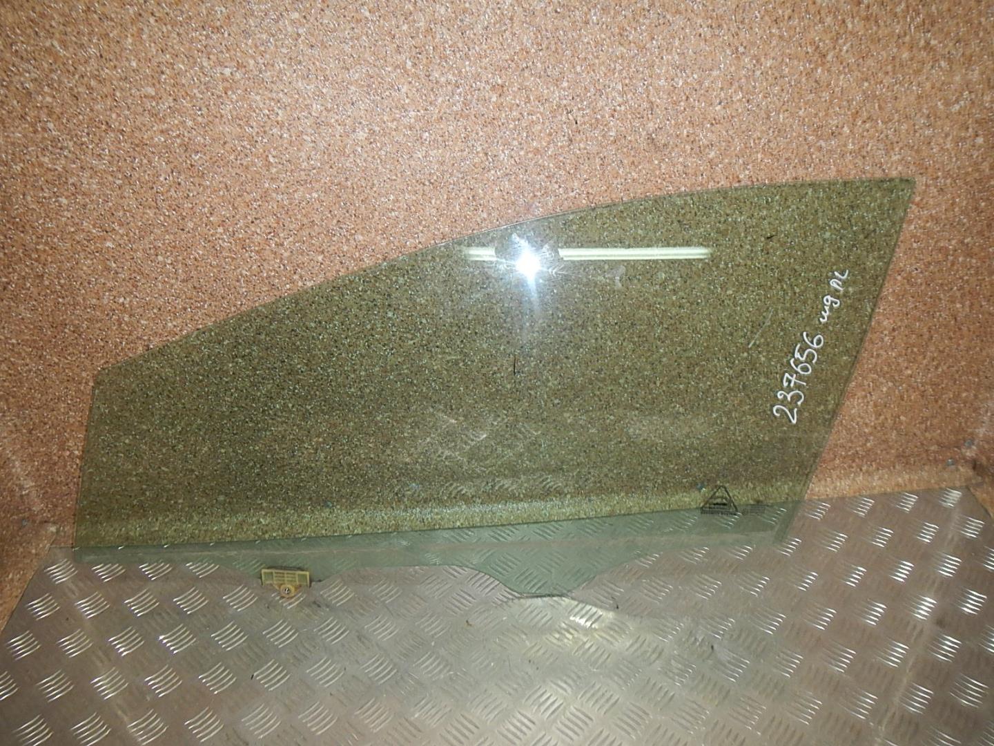 Стекло двери передней левой