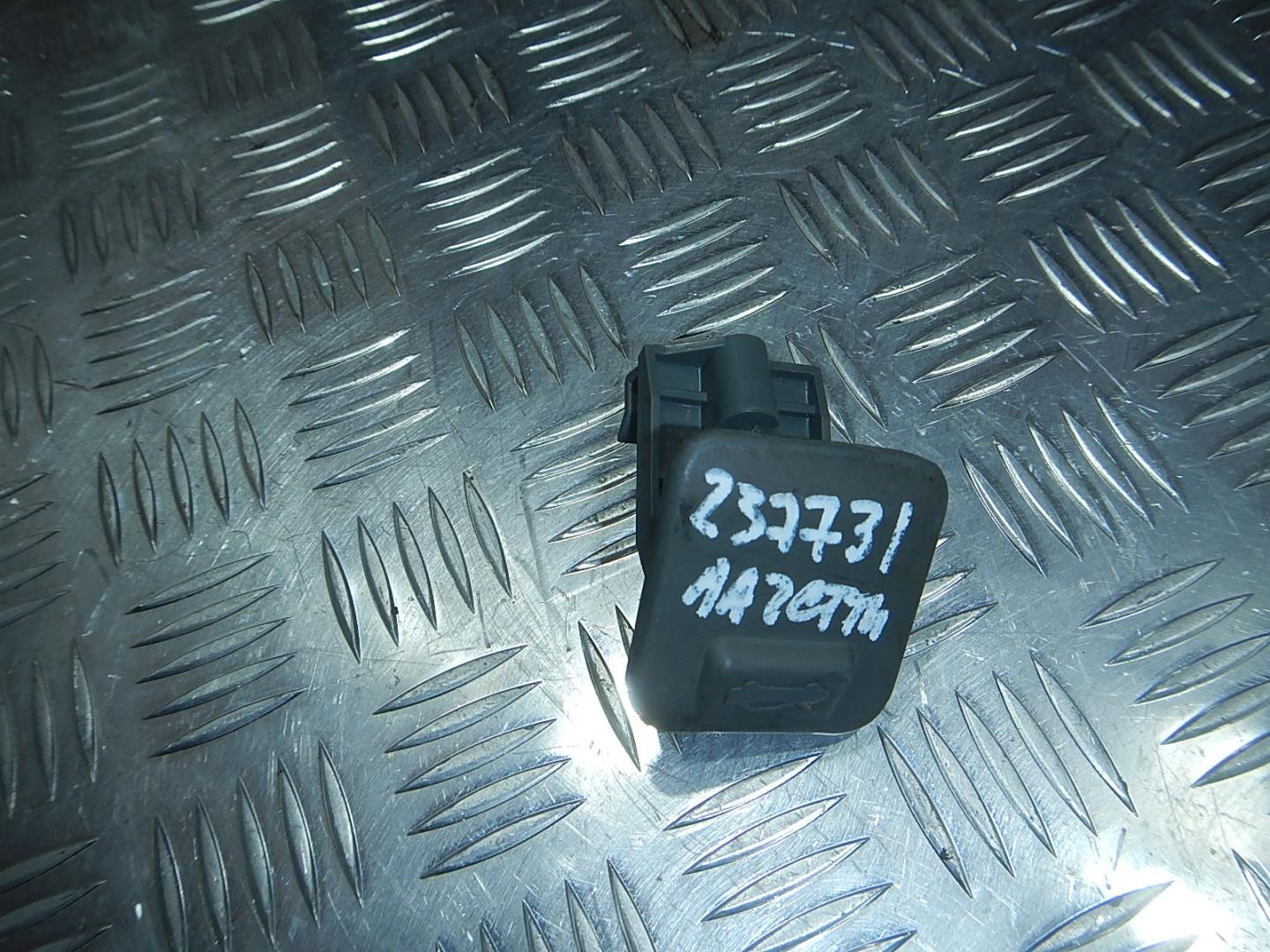 Ручка открывания капота