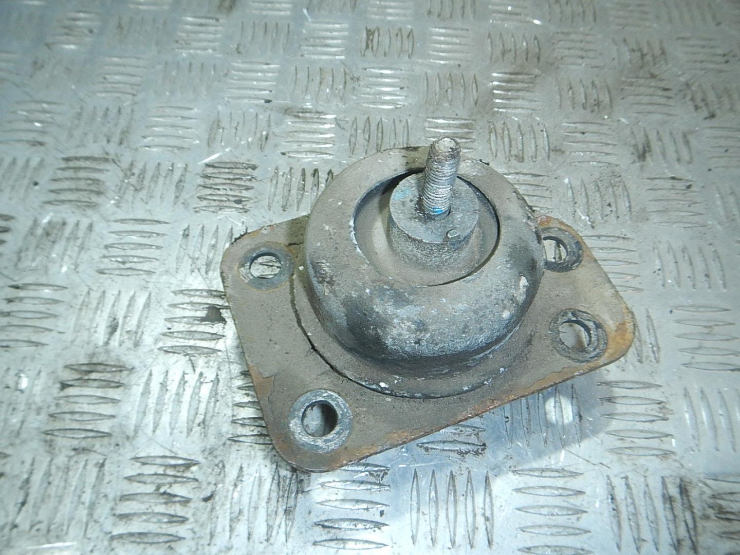 Опора двигателя правая