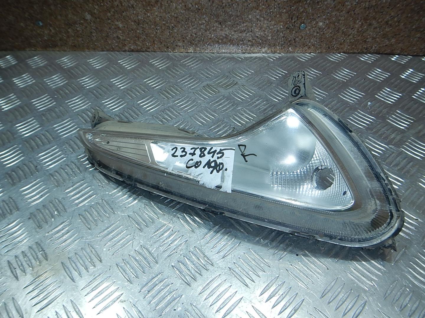 Фара противотуманная правая