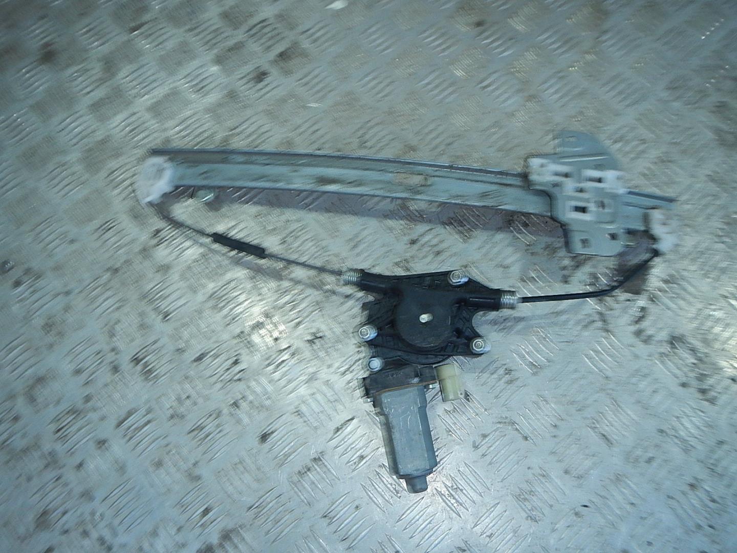 Стеклоподъемник электр. задний левый