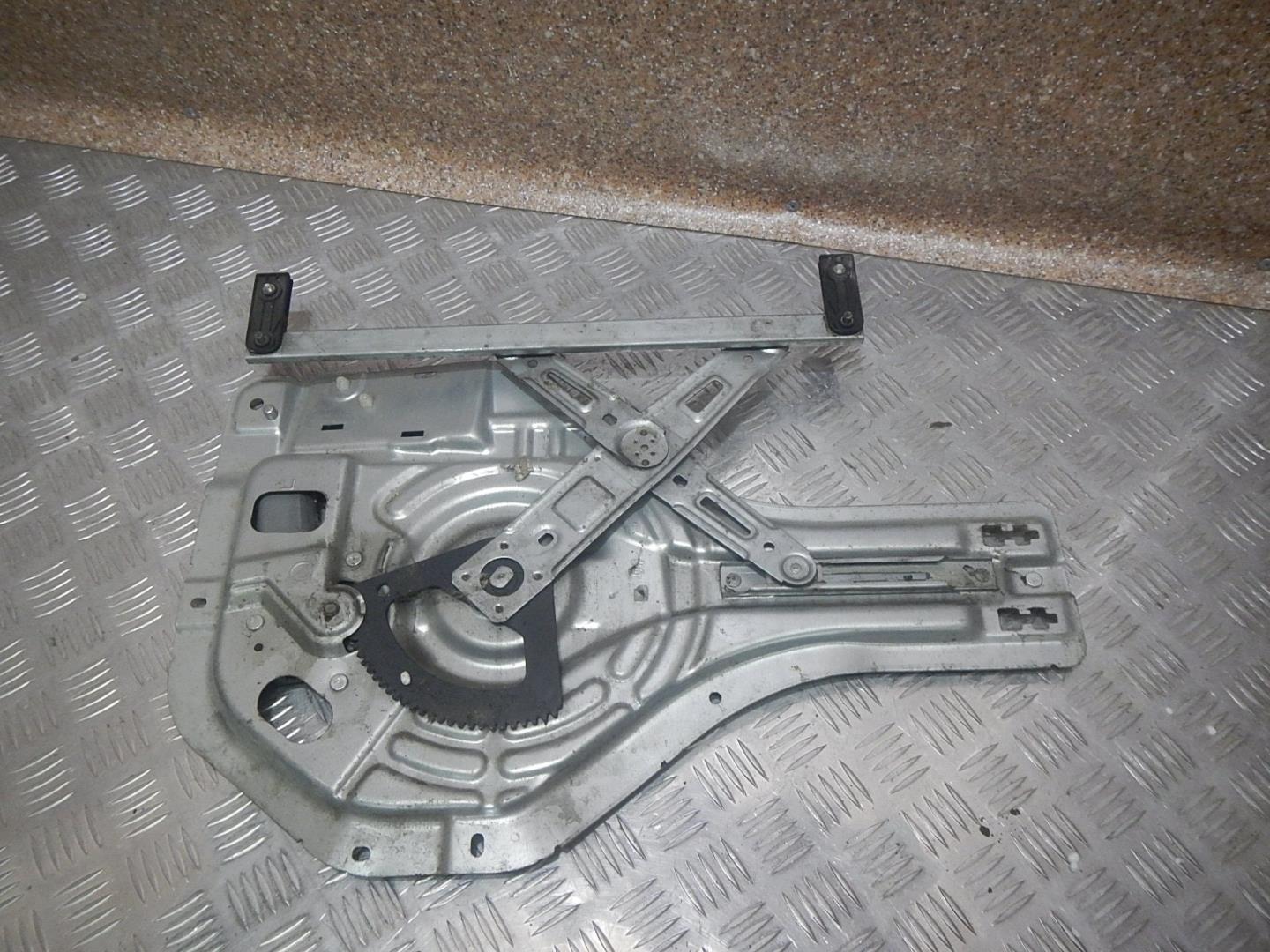 Стеклоподъемник электр. задний левый