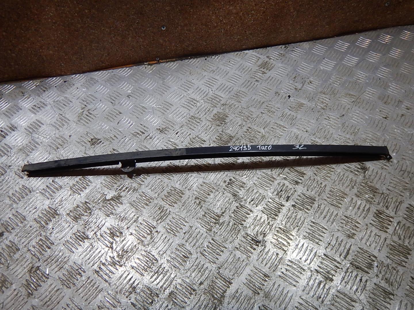 Направляющая стекла двери