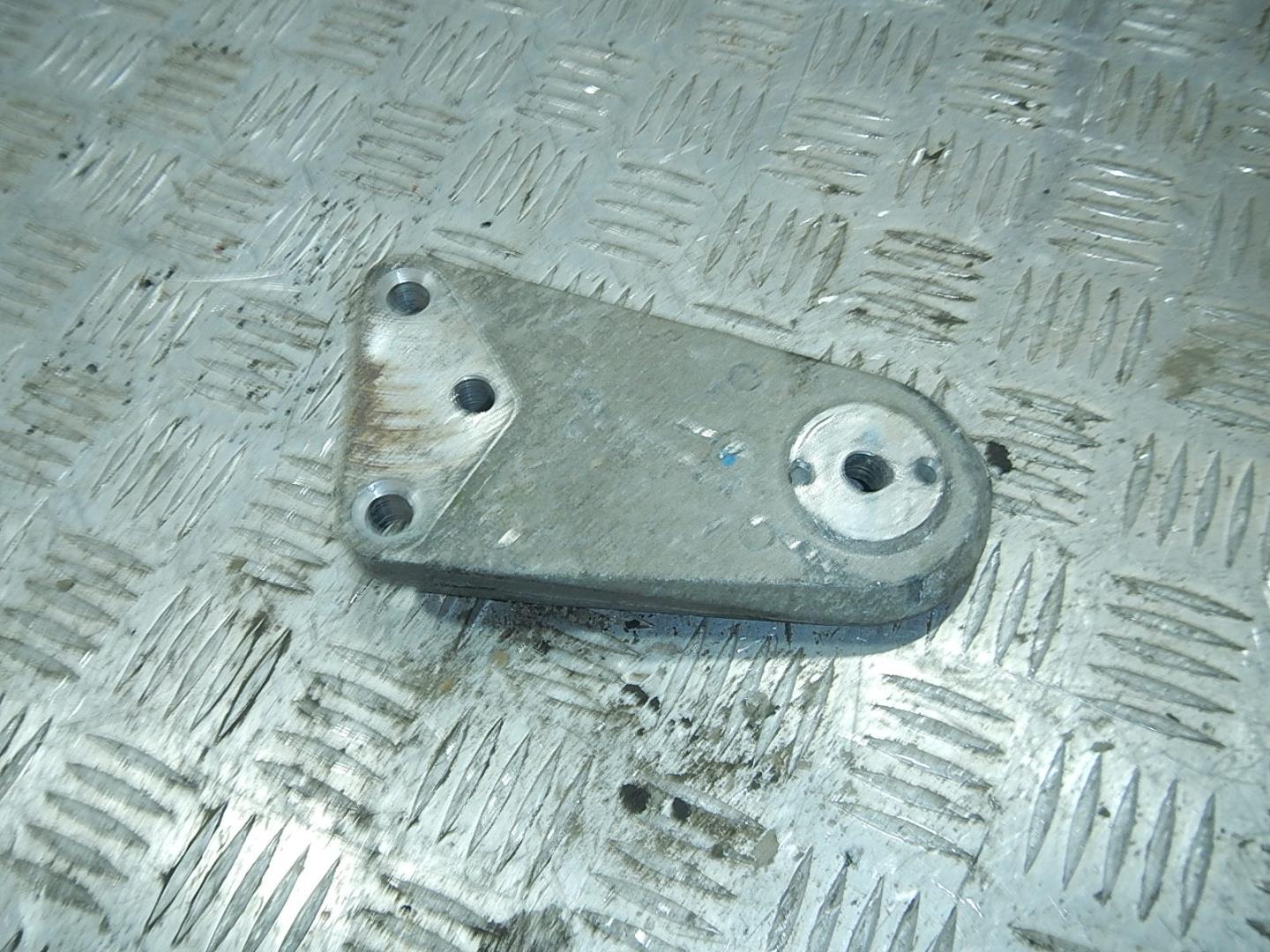 Кронштейн опоры двигателя