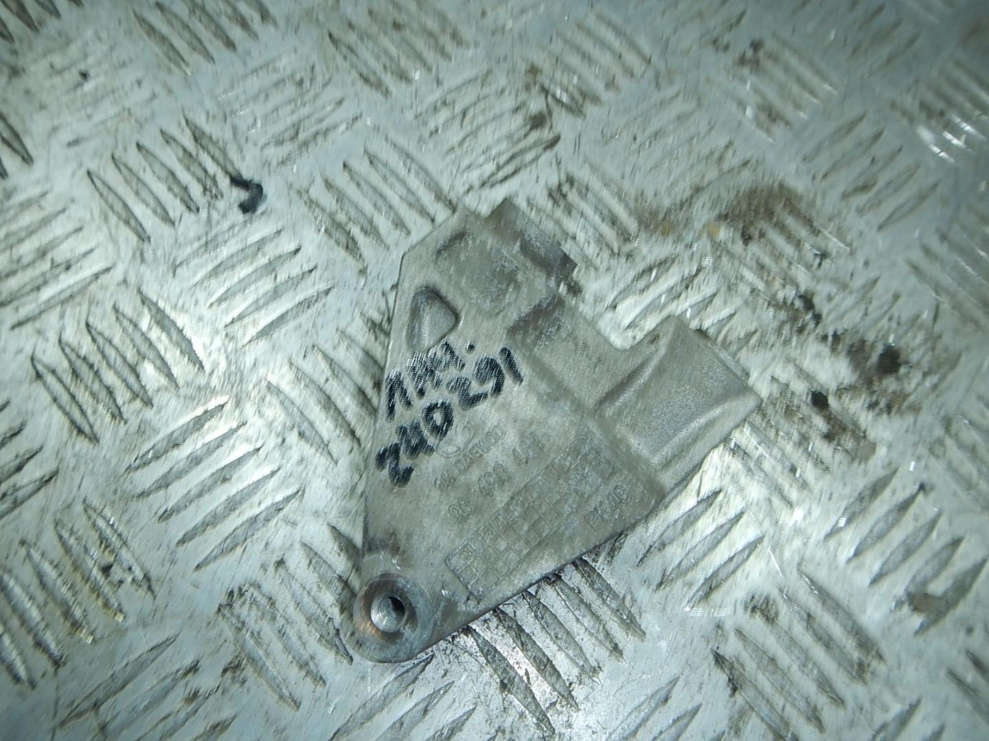 Кронштейн генератора