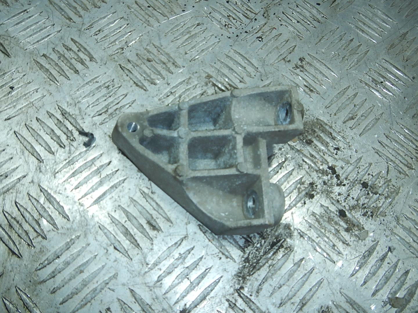 Кронштейн генератора