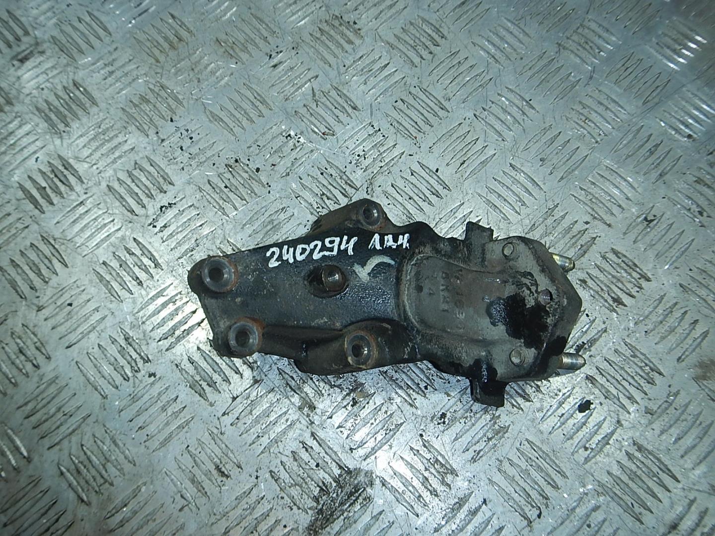 Кронштейн КПП правый