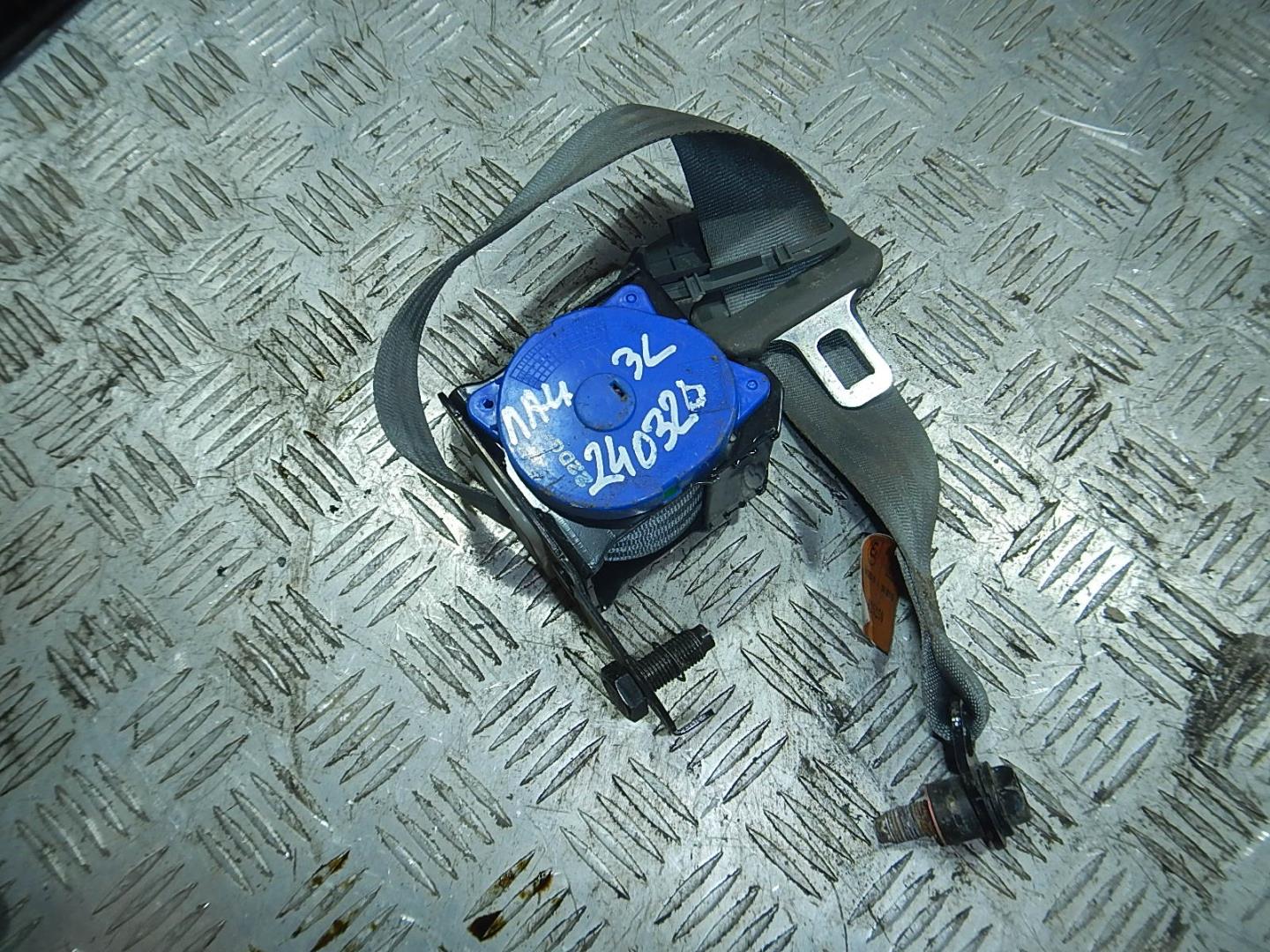 Ремень безопасности