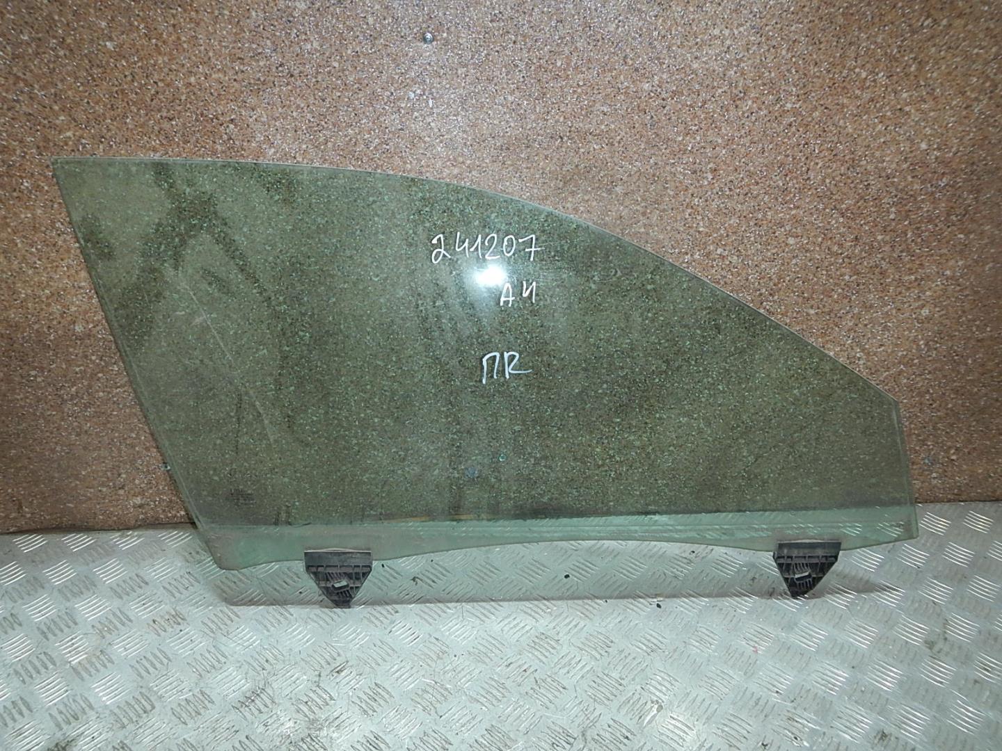 Стекло двери передней правой