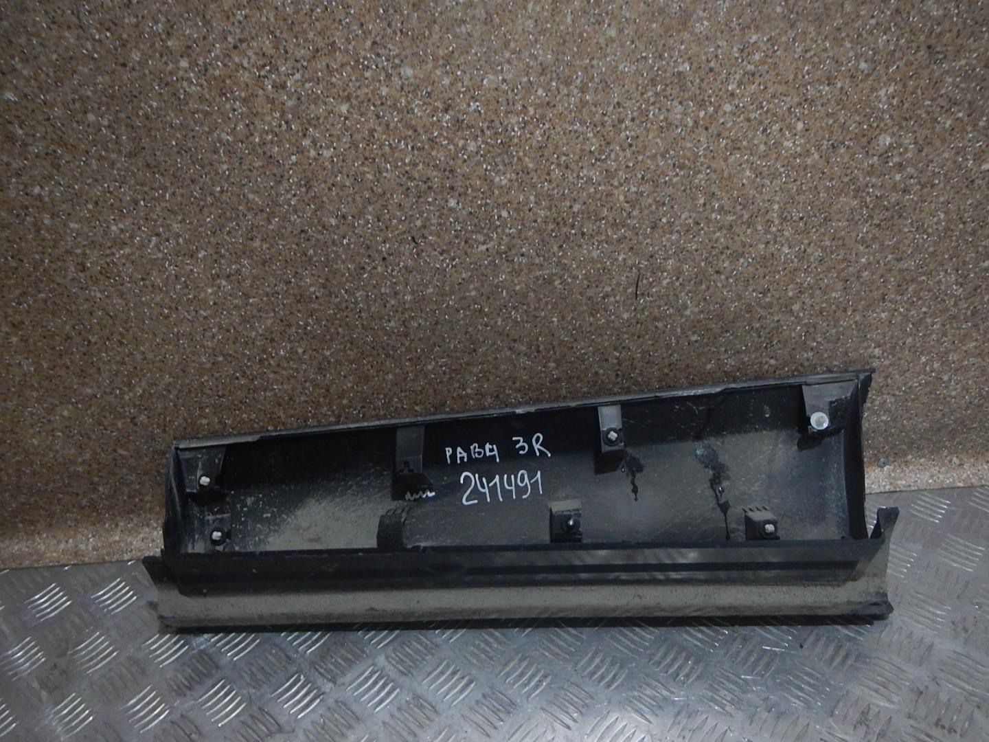 Молдинг задней правой двери