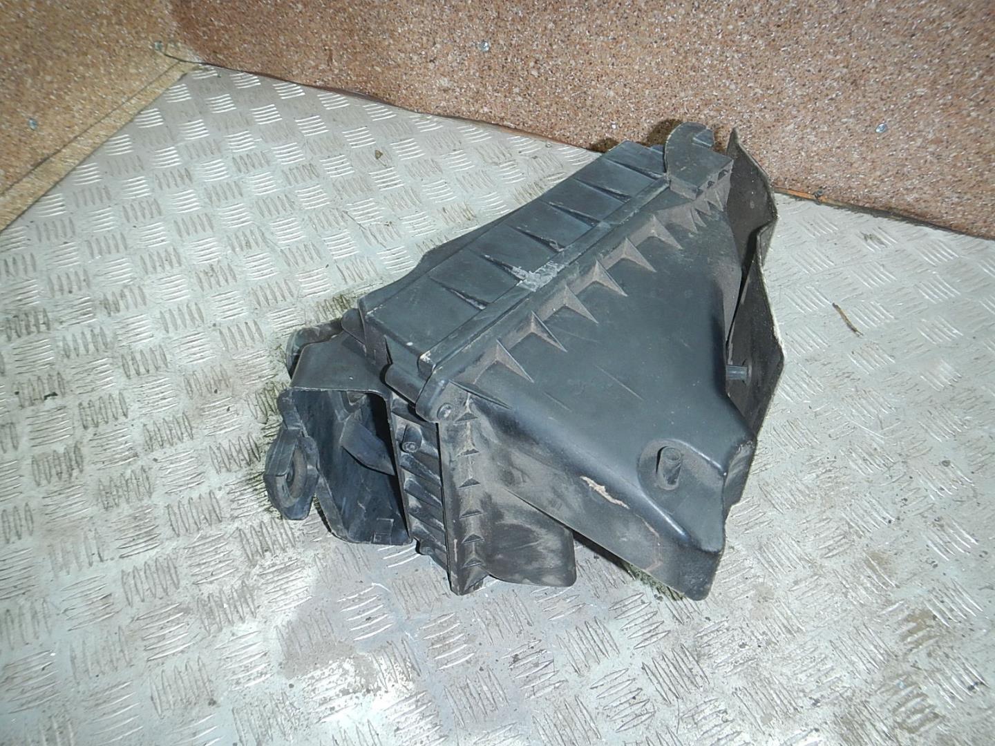 Корпус воздушного фильтра для A4 (B7) 2005-2007