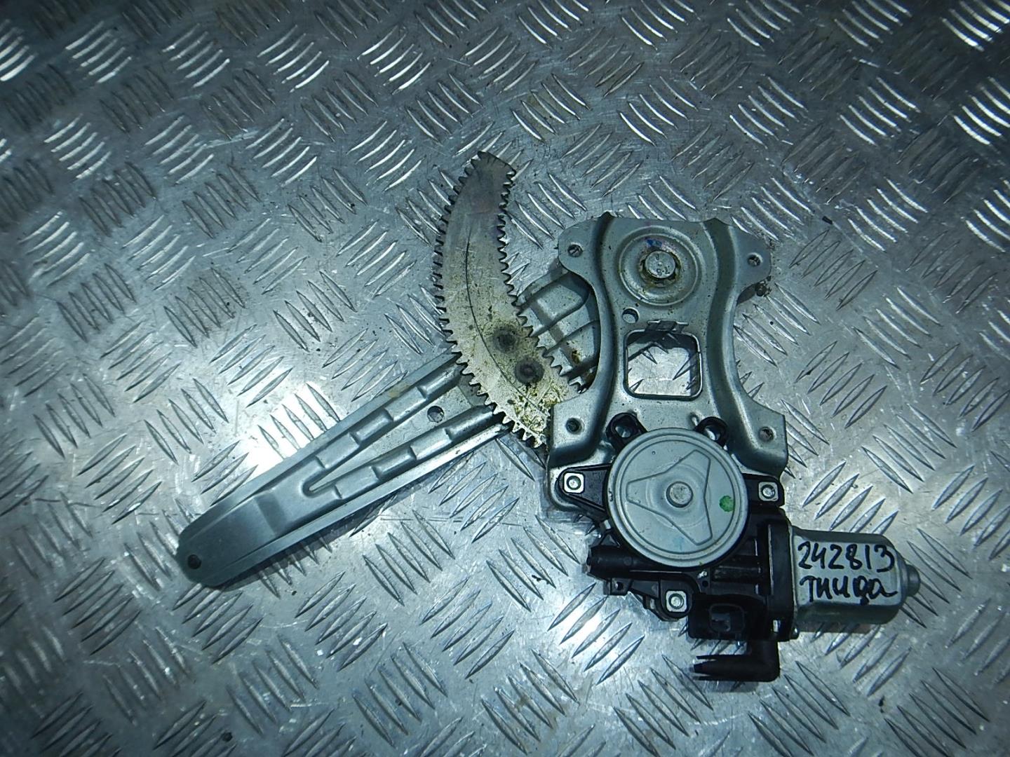 Стеклоподъемник электр. задний правый