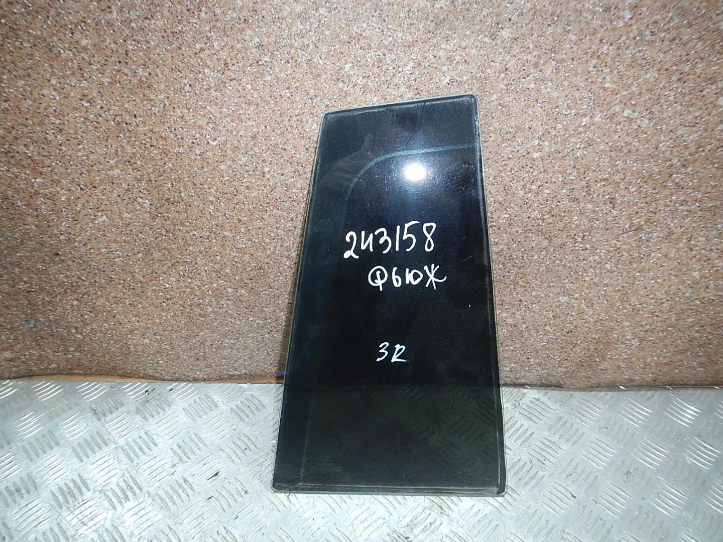 Стекло двери задней правой (форточка)