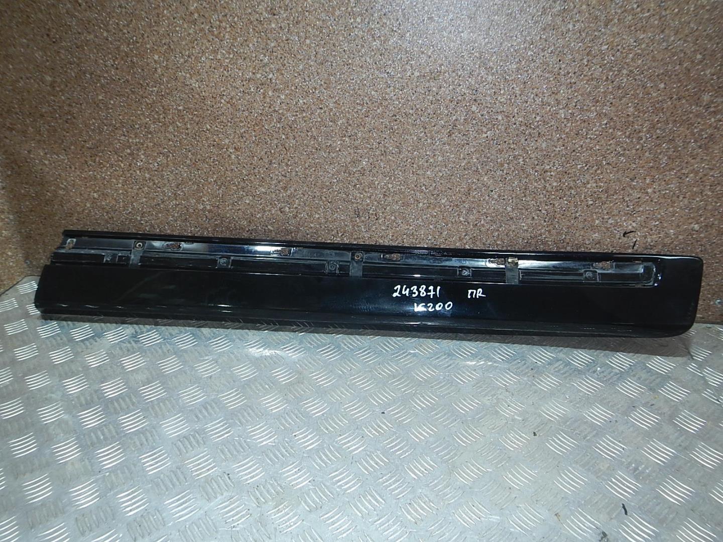 Молдинг передней правой двери