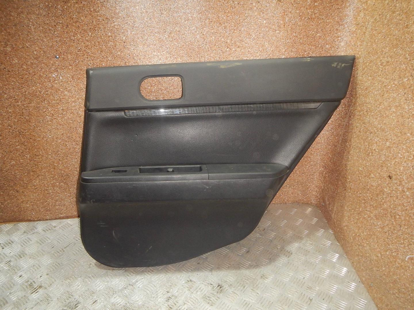 Обшивка двери задней правой