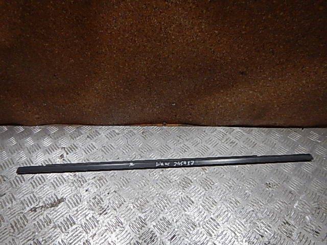 Накладка стекла заднего левого