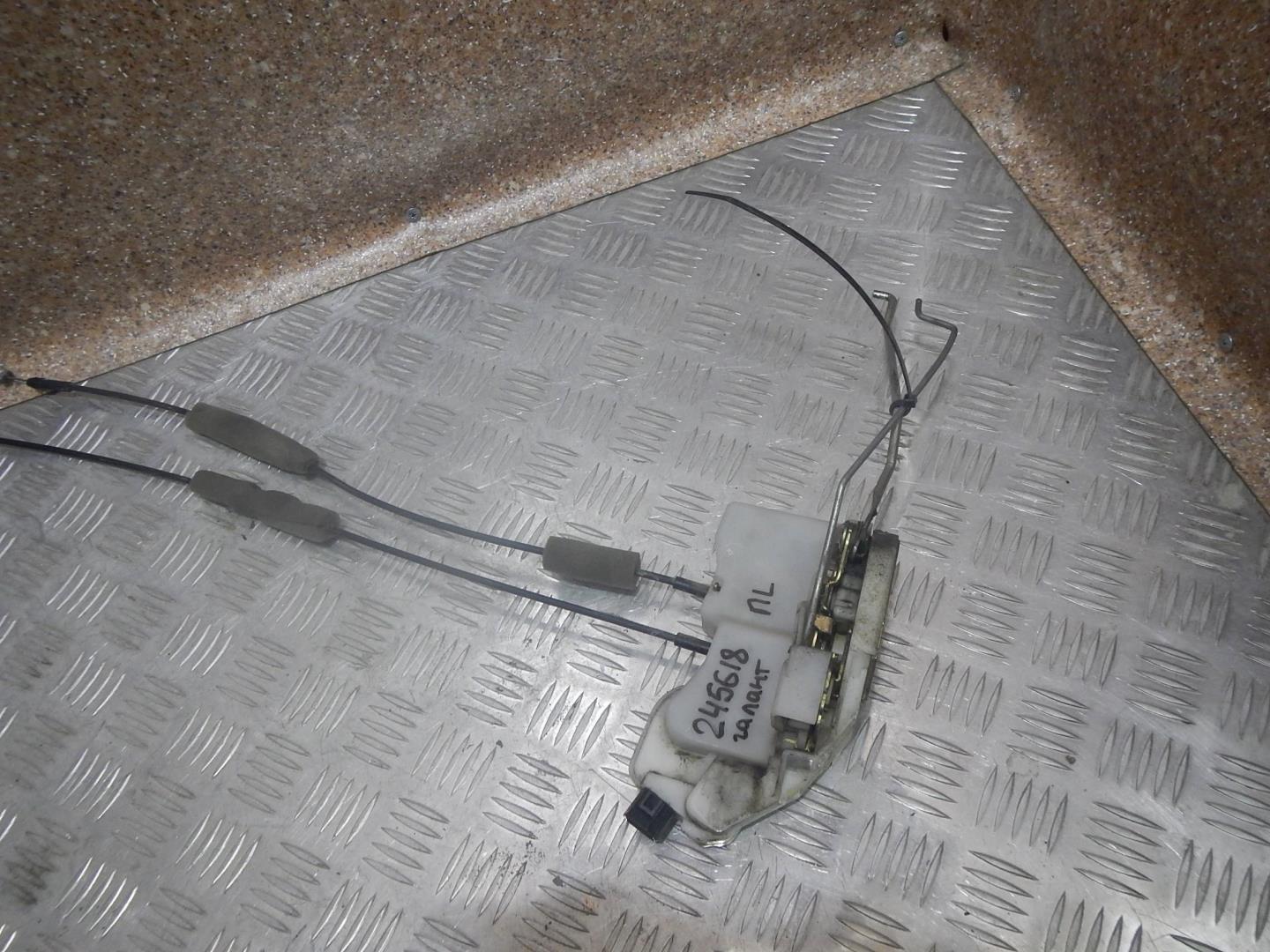 Замок двери передней левой