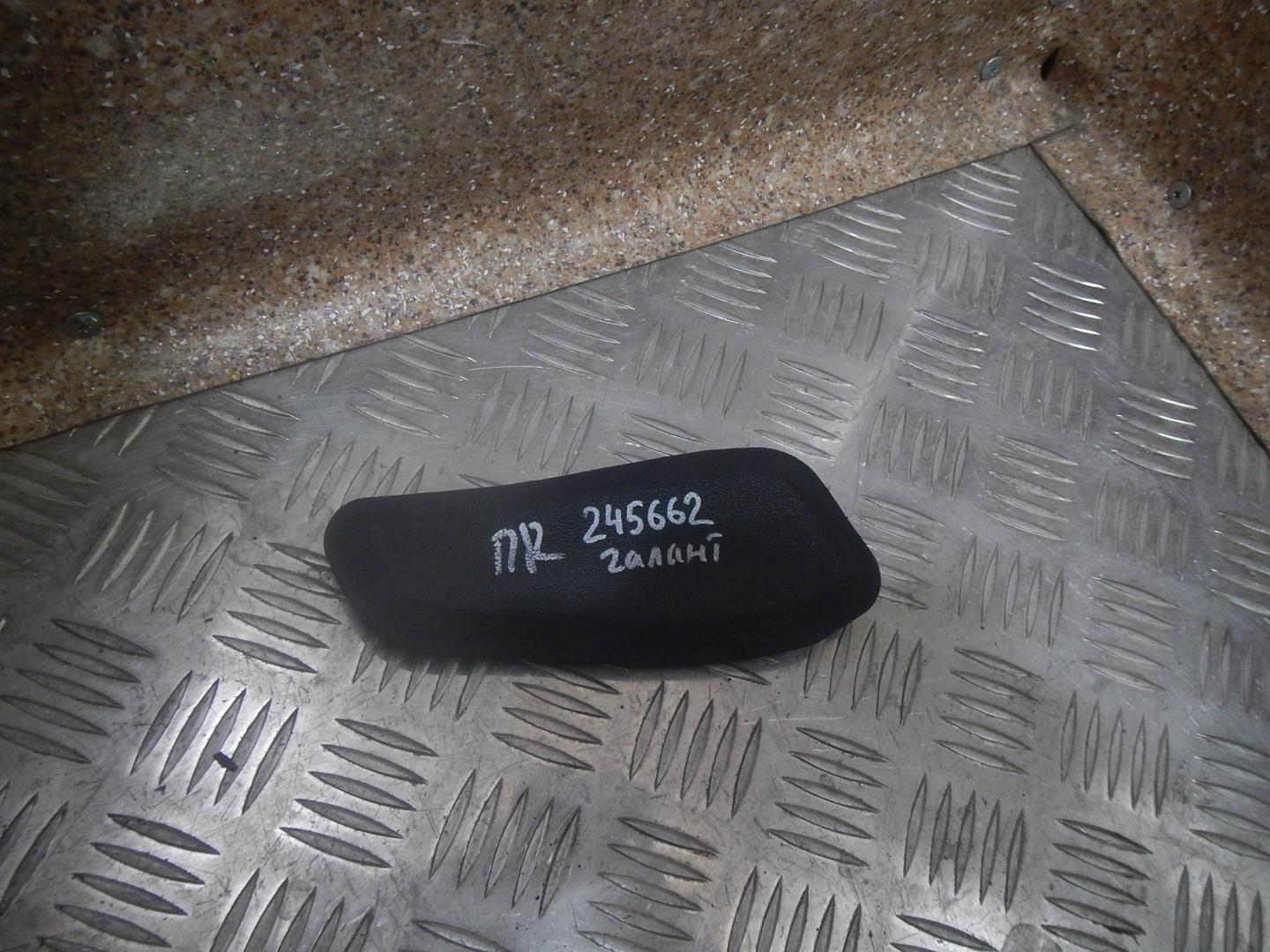 Накладка зеркала правого внутренняя