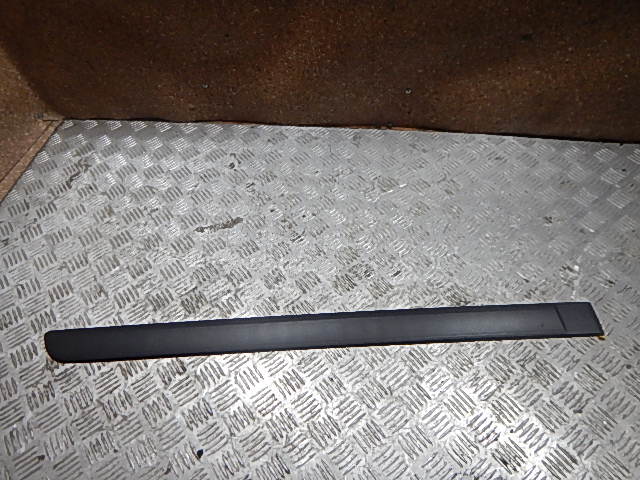 Молдинг задней правой двери