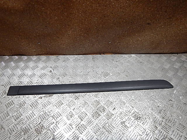 Молдинг задней правой двери