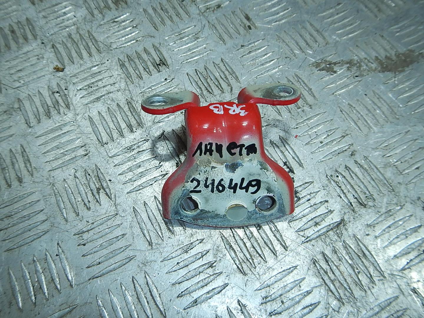 Петля двери задней правой верхняя