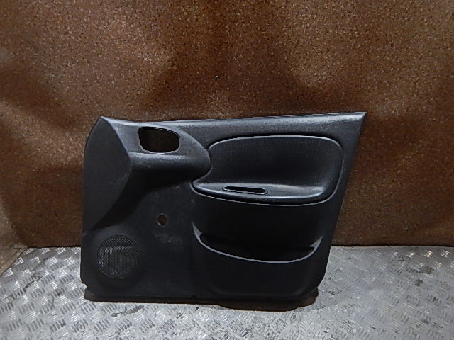 Обшивка двери передней правой