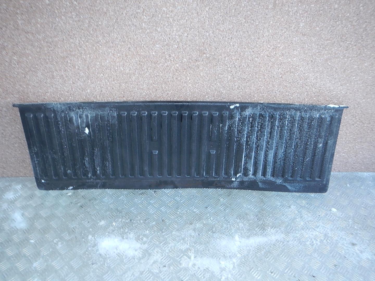 Обшивка двери багажника