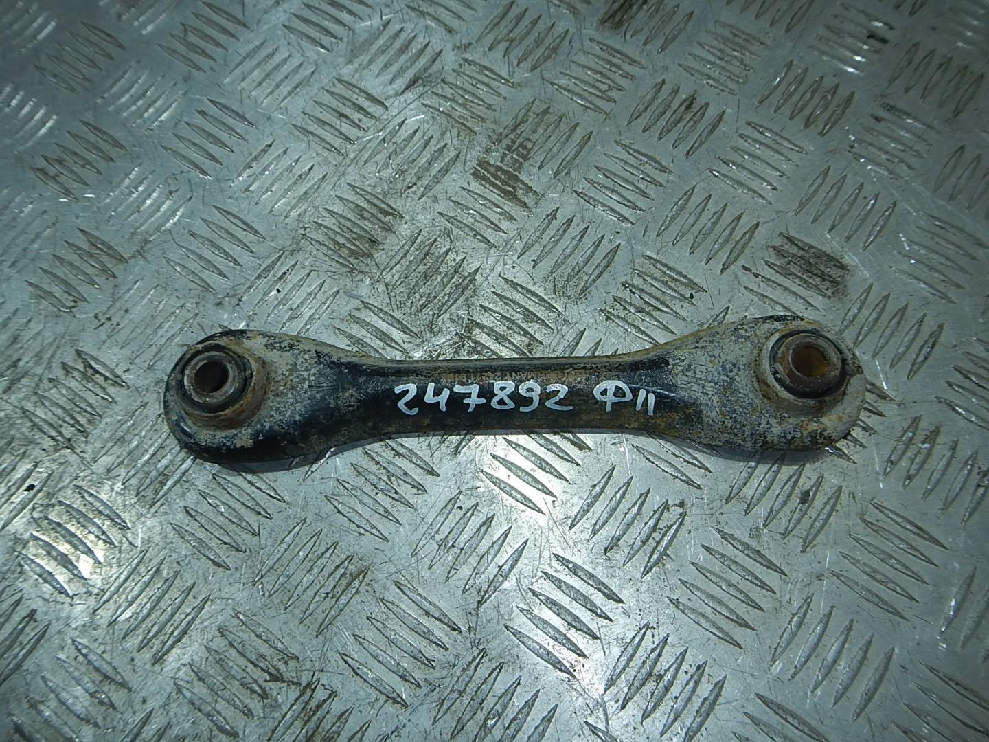 Рычаг задний поперечный правый