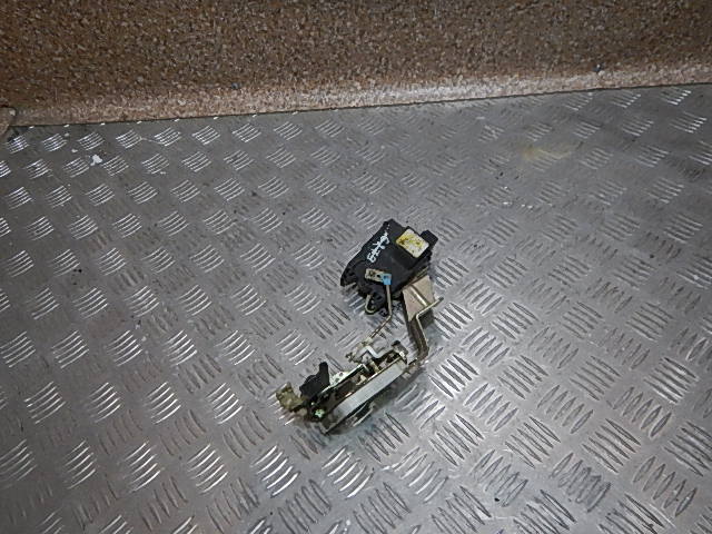 Замок двери передней правой